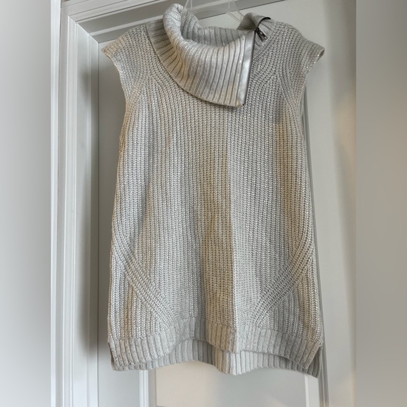 Soft Gray and Metallic Tunic - Picture 2 of 6